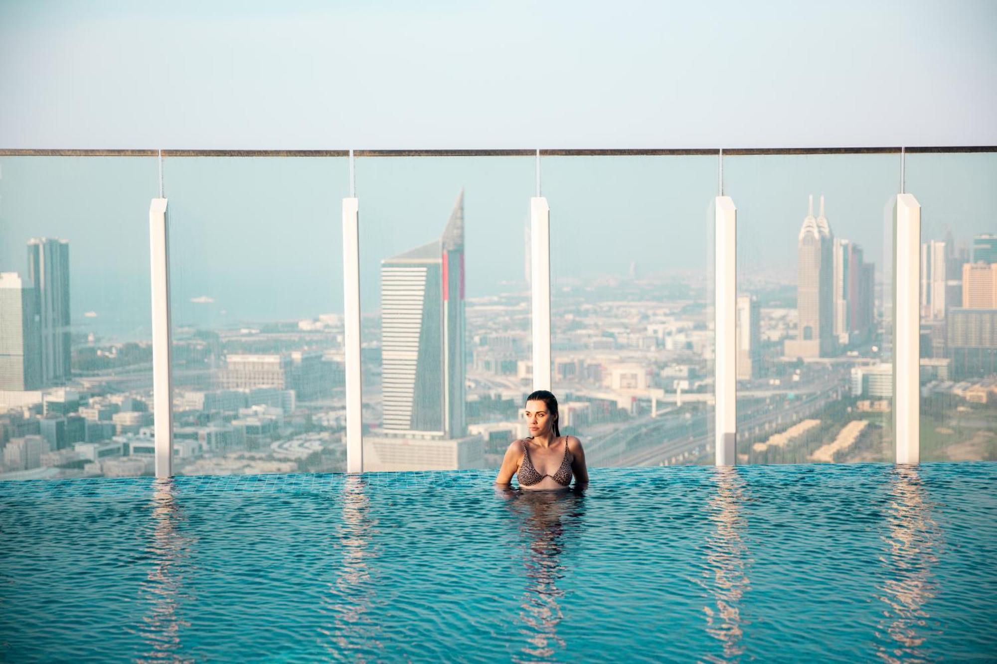Taj Jumeirah Lakes Towers ドバイ エクステリア 写真
